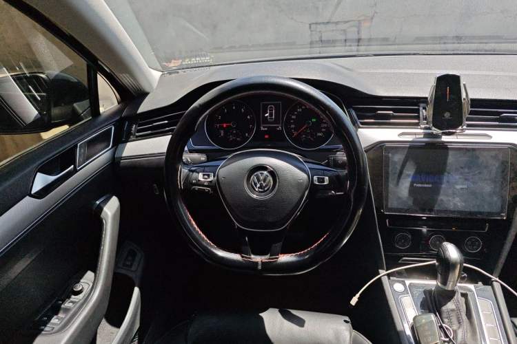 Used Volkswagen Magotan 2018 330TSI DSG Advanced Model Steering Wheel