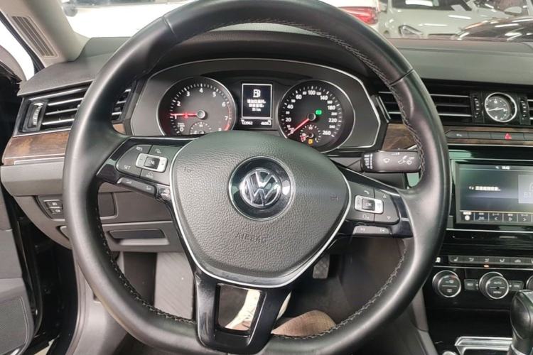 Used Volkswagen Magotan 2018 Facelift 330TSI DSG Luxury Model Steering Wheel
