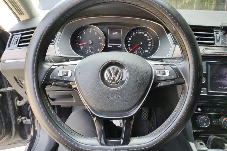 Used Volkswagen Magotan 2018 330TSI DSG Luxury Model Steering Wheel
