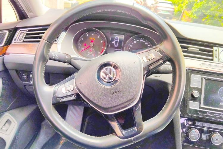 Used Volkswagen Magotan 2018 330TSI DSG Luxury Model Steering Wheel