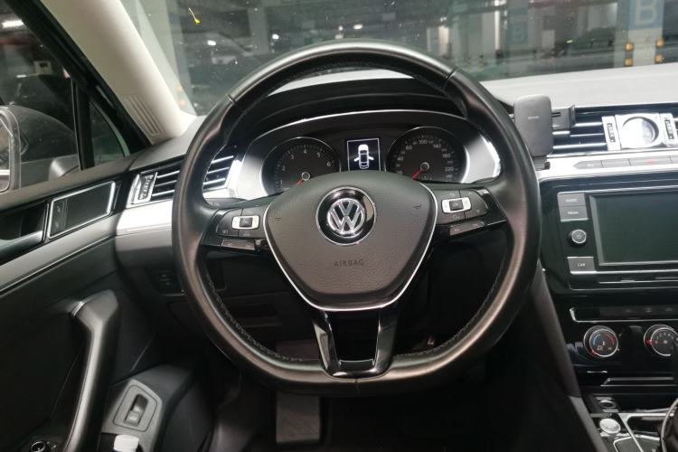 Used Volkswagen Magotan 2018 330TSI DSG Advanced Model Steering Wheel