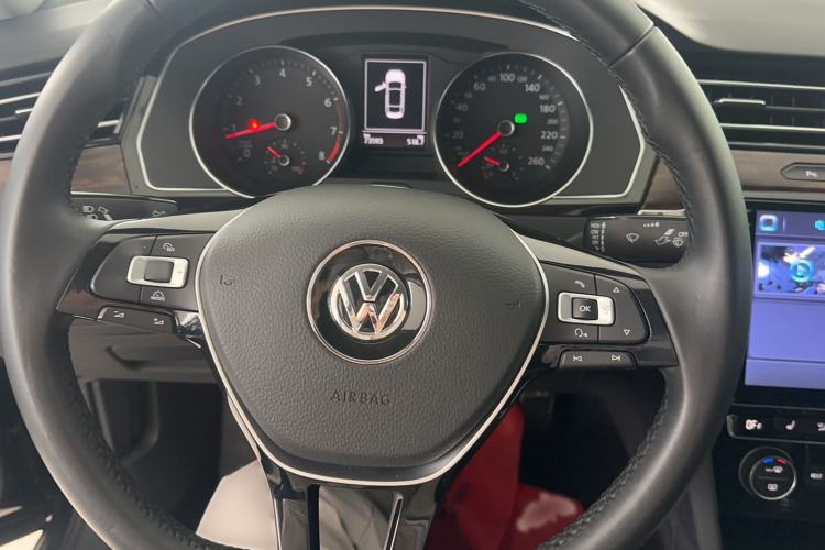 Used Volkswagen Magotan 2018 Facelift 330TSI DSG Luxury Model Steering Wheel
