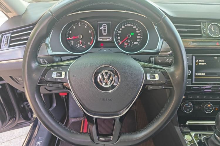 Used Volkswagen Magotan 2018 Facelift 330TSI DSG Luxury Model Steering Wheel
