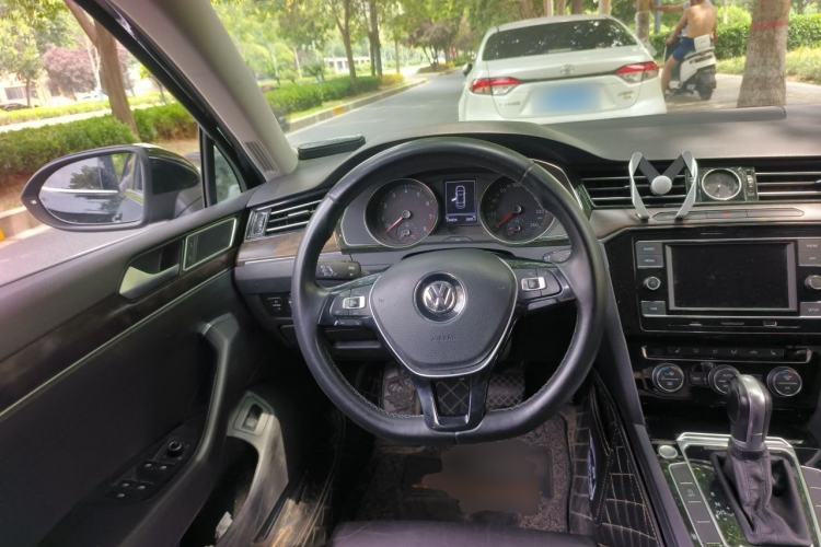 Used Volkswagen Magotan 2018 Facelift 330TSI DSG Luxury Model Steering Wheel