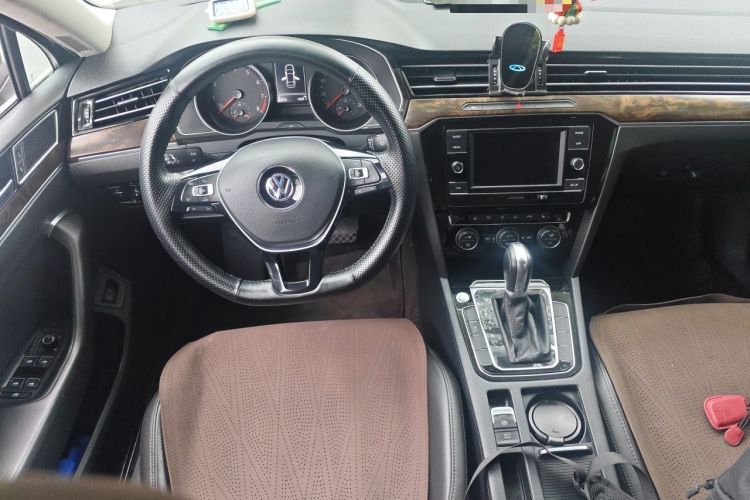 Used Volkswagen Magotan 2018 Facelift 330TSI DSG Luxury Model Steering Wheel
