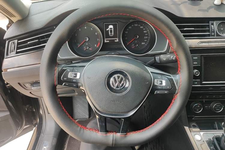 Used Volkswagen Magotan 2018 Facelift 330TSI DSG Luxury Model Steering Wheel