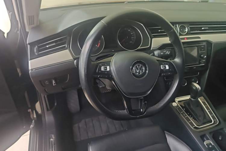 Used Volkswagen Magotan 2018 330TSI DSG Advanced Model Steering Wheel