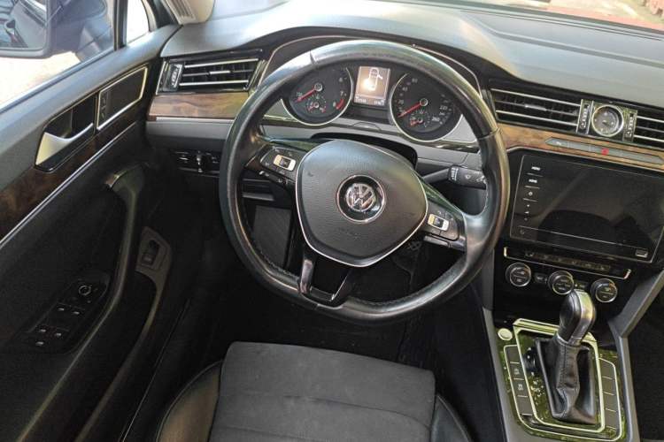 Used Volkswagen Magotan 2018 330TSI DSG Luxury Model Steering Wheel