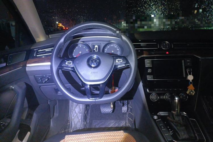 Used Volkswagen Magotan 2018 Facelift 330TSI DSG Luxury Model Steering Wheel