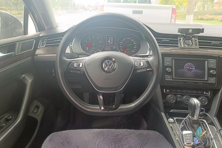 Used Volkswagen Magotan 2018 Facelift 330TSI DSG Luxury Model Steering Wheel