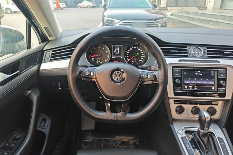 Used Volkswagen Magotan 2018 280TSI DSG Comfort Model Steering Wheel