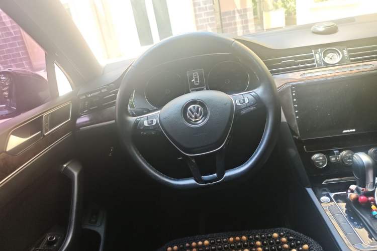 Used Volkswagen Magotan 2018 Facelift 330TSI DSG Luxury Model Steering Wheel