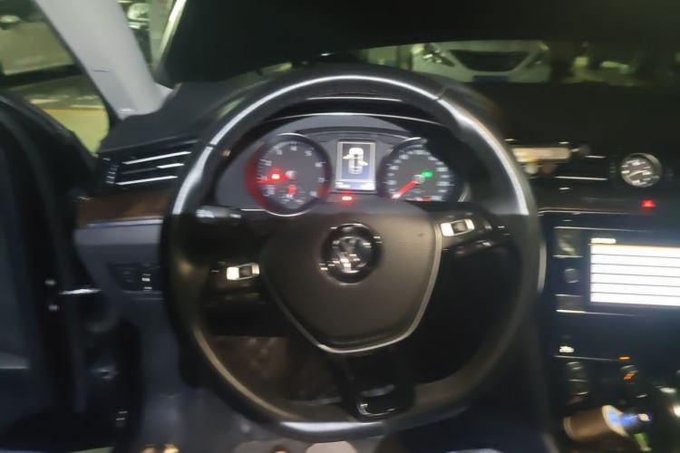 Used Volkswagen Magotan 2018 330TSI DSG Luxury Model Steering Wheel