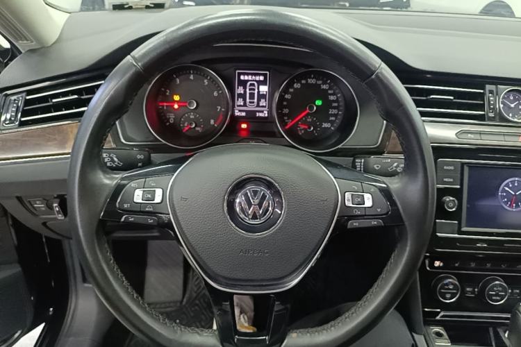 Used Volkswagen Magotan 2018 Facelift 380TSI DSG Luxury Version Steering Wheel