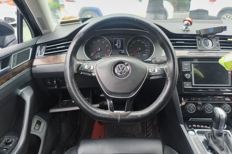 Used Volkswagen Magotan 2018 Facelift 330TSI DSG Luxury Model Steering Wheel
