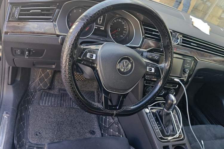 Used Volkswagen Magotan 2018 330TSI DSG Luxury Model Steering Wheel