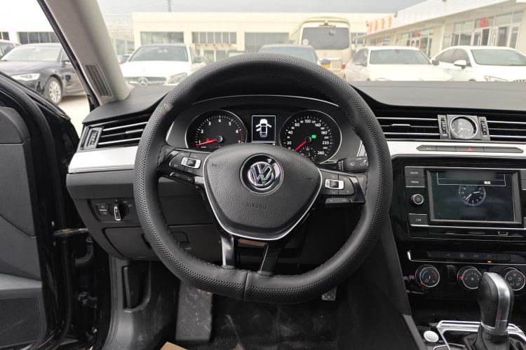 Used Volkswagen Magotan 2018 330TSI DSG Advanced Model Steering Wheel