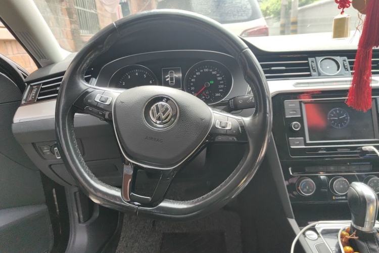 Used Volkswagen Magotan 2018 330TSI DSG Advanced Model Steering Wheel