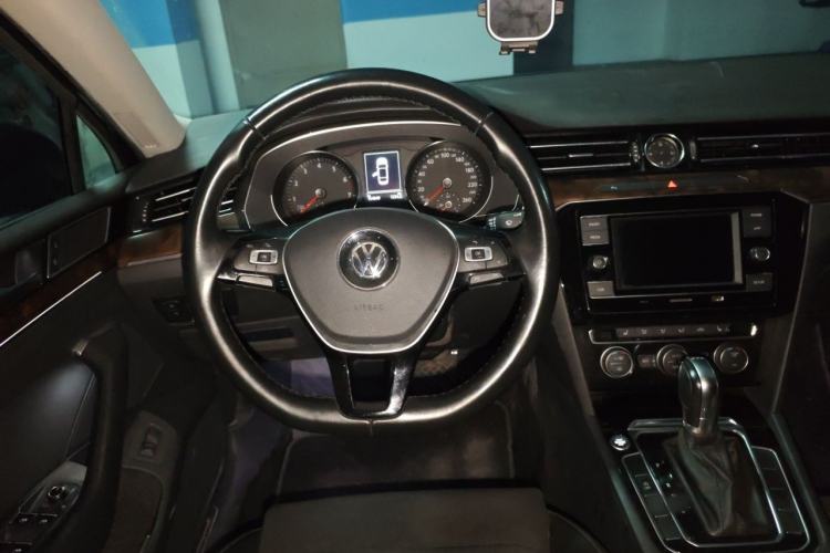 Used Volkswagen Magotan 2018 330TSI DSG Luxury Model Steering Wheel