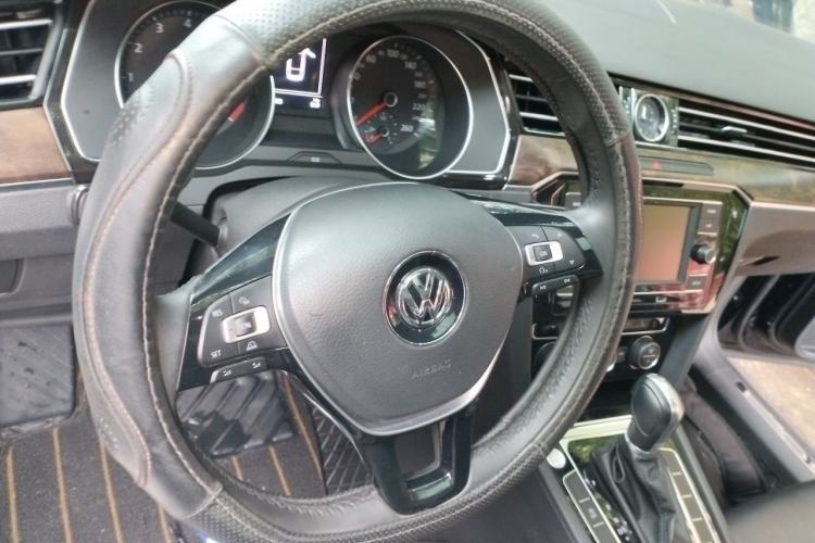 Used Volkswagen Magotan 2018 Facelift 330TSI DSG Luxury Model Steering Wheel