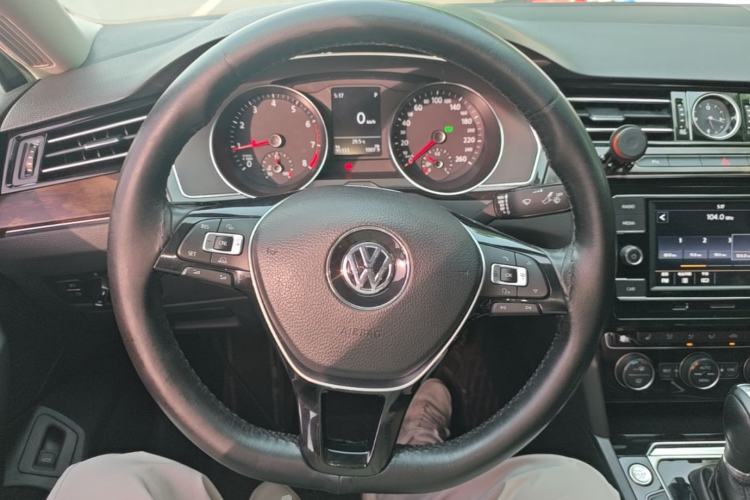 Used Volkswagen Magotan 2018 Facelift 330TSI DSG Luxury Model Steering Wheel