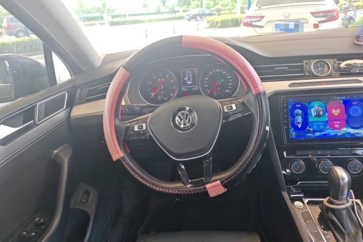 Used Volkswagen Magotan 2018 330TSI DSG Advanced Model Steering Wheel