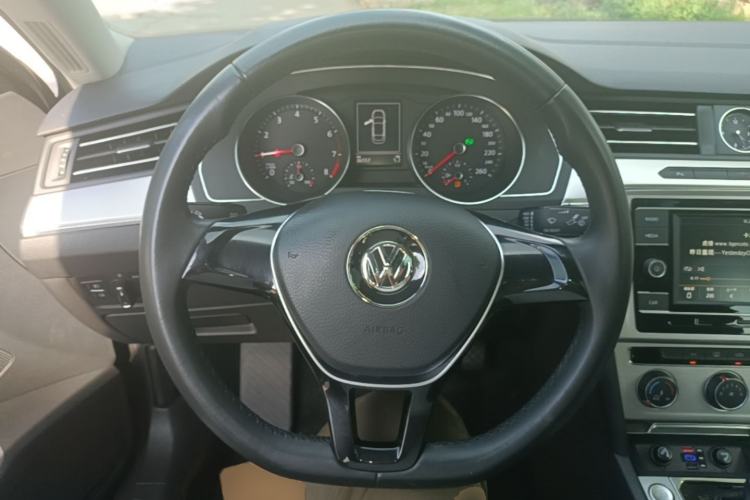 Used Volkswagen Magotan 2018 280TSI DSG Comfort Model Steering Wheel