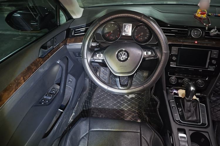 Used Volkswagen Magotan 2018 330TSI DSG Luxury Model Steering Wheel