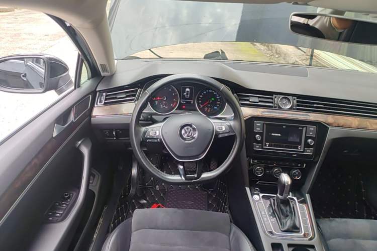 Used Volkswagen Magotan 2018 330TSI DSG Luxury Model Steering Wheel