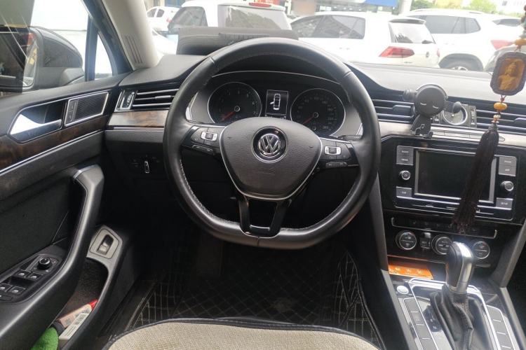 Used Volkswagen Magotan 2018 Facelift 330TSI DSG Luxury Model Steering Wheel