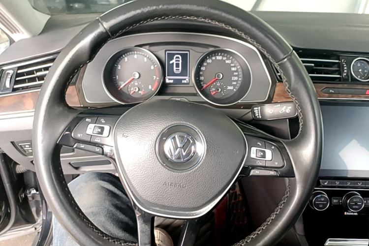 Used Volkswagen Magotan 2018 330TSI DSG Luxury Model Steering Wheel