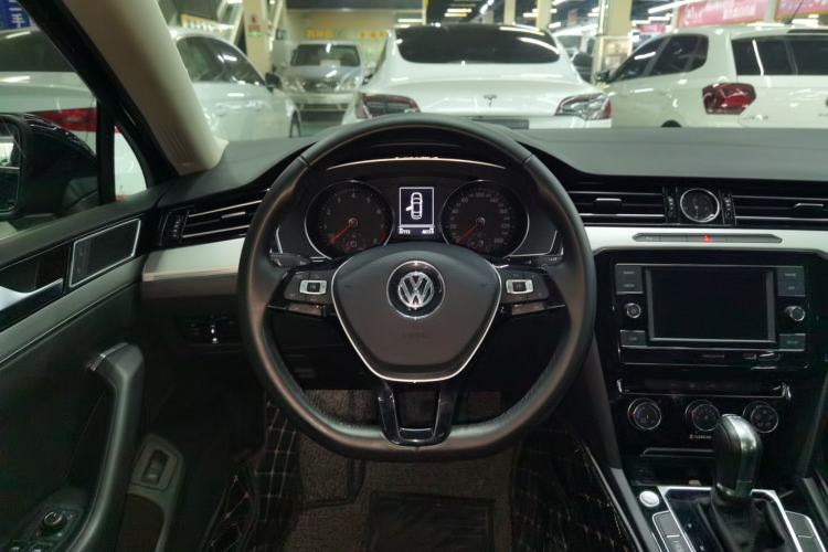 Used Volkswagen Magotan 2018 330TSI DSG Advanced Model Steering Wheel