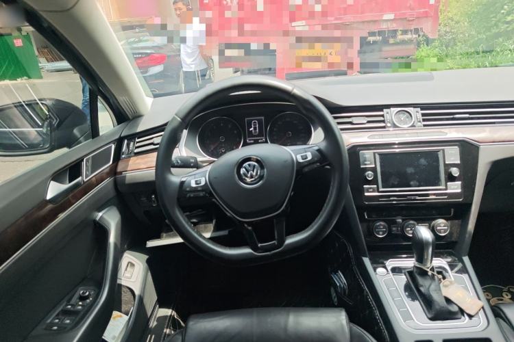 Used Volkswagen Magotan 2018 330TSI DSG Luxury Model Steering Wheel