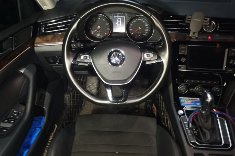 Used Volkswagen Magotan 2018 330TSI DSG Luxury Model Steering Wheel