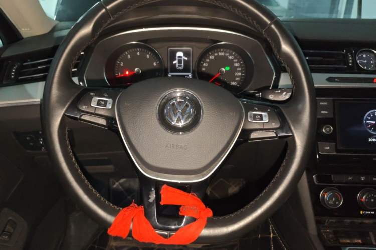 Used Volkswagen Magotan 2018 330TSI DSG Advanced Model Steering Wheel