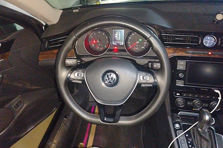 Used Volkswagen Magotan 2018 380TSI DSG Luxury Model Steering Wheel