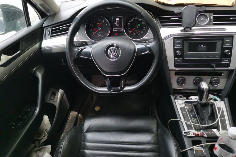 Used Volkswagen Magotan 2018 280TSI DSG Comfort Model Steering Wheel
