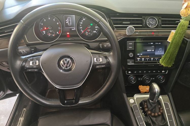 Used Volkswagen Magotan 2018 Facelift 380TSI DSG Luxury Version Steering Wheel