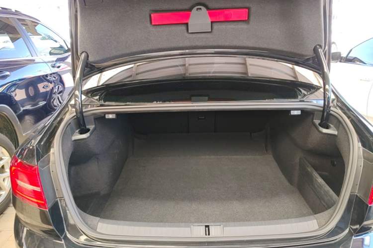Used Volkswagen Magotan 2018 330TSI DSG Luxury Model Trunk