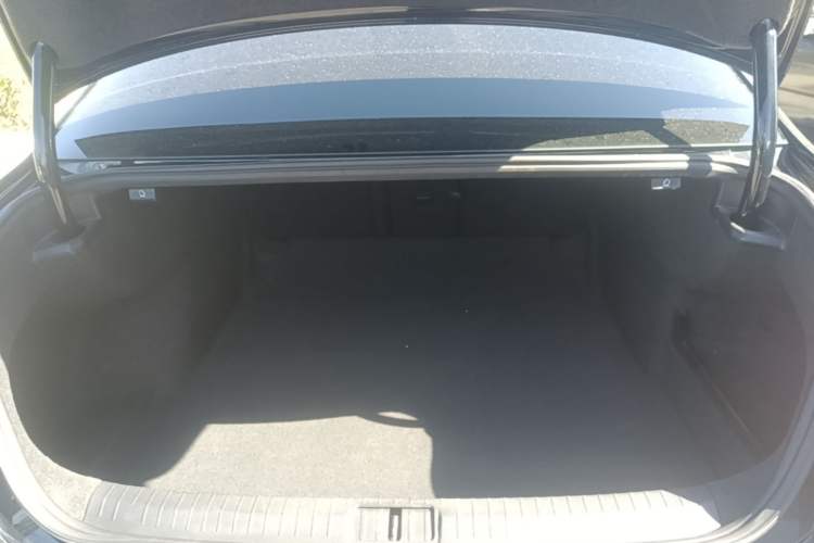 Used Volkswagen Magotan 2018 330TSI DSG Luxury Model Trunk