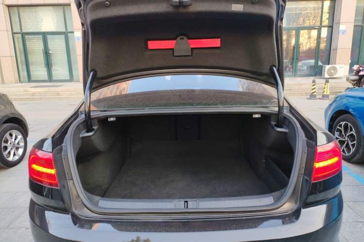 Used Volkswagen Magotan 2018 330TSI DSG Advanced Model Trunk