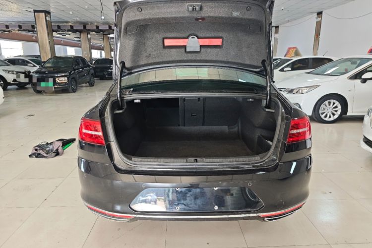 Used Volkswagen Magotan 2018 330TSI DSG Luxury Model Trunk