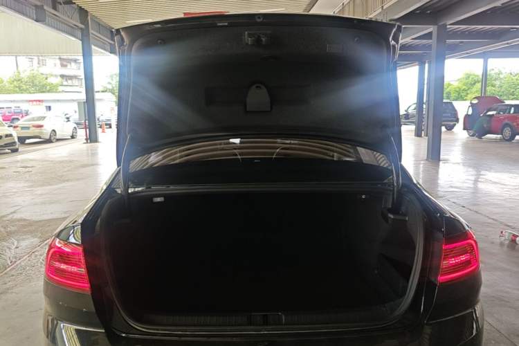 Used Volkswagen Magotan 2018 Facelift 330TSI DSG Luxury Model Trunk