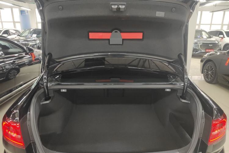 Used Volkswagen Magotan 2018 330TSI DSG Luxury Model Trunk