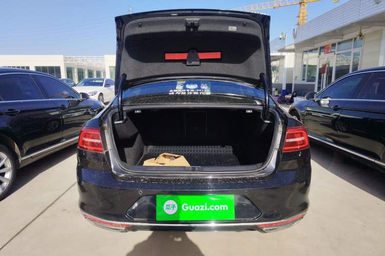 Used Volkswagen Magotan 2018 330TSI DSG Luxury Model Trunk