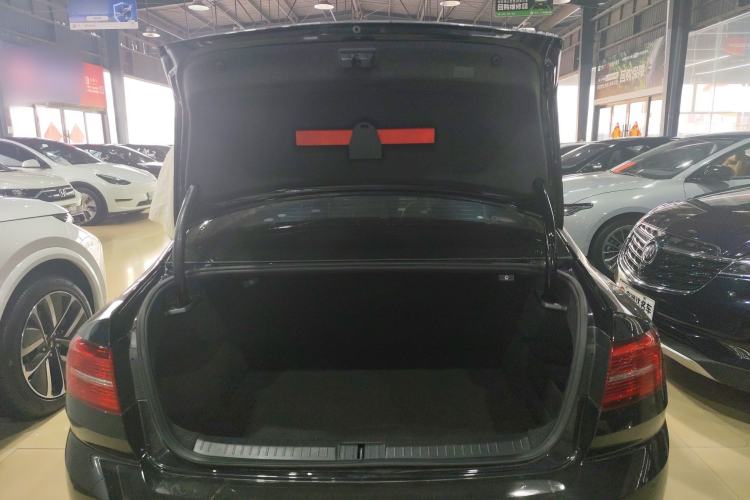 Used Volkswagen Magotan 2018 330TSI DSG Advanced Model Trunk