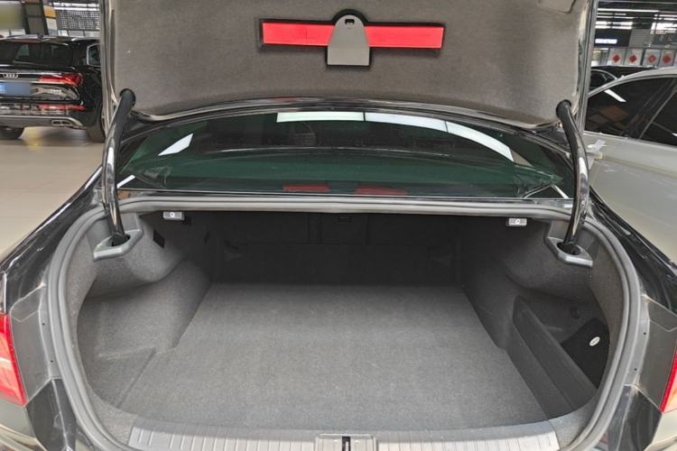 Used Volkswagen Magotan 2018 330TSI DSG Luxury Model Trunk