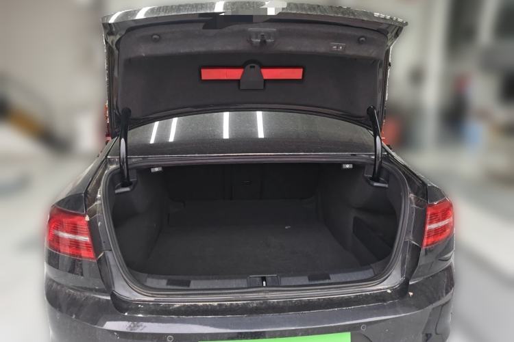 Used Volkswagen Magotan 2018 Facelift 330TSI DSG Luxury Model Trunk