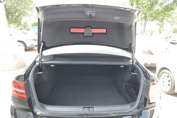 Used Volkswagen Magotan 2018 Facelift 330TSI DSG Luxury Model Trunk