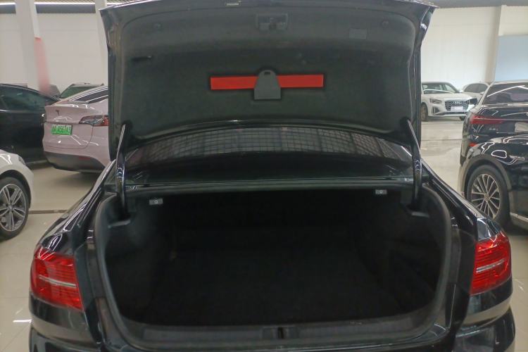 Used Volkswagen Magotan 2018 Facelift 330TSI DSG Luxury Model Trunk